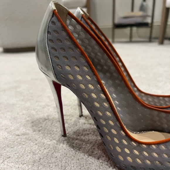 CHRISTIAN LOUBOUTIN Fishnet Suede Follies Resille 100 Pumps 38 Pre-Loved - Picture 16 of 16